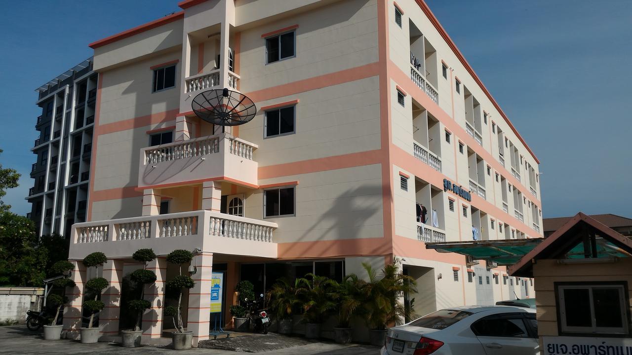 Uj Apartment Bangsaen Buitenkant foto