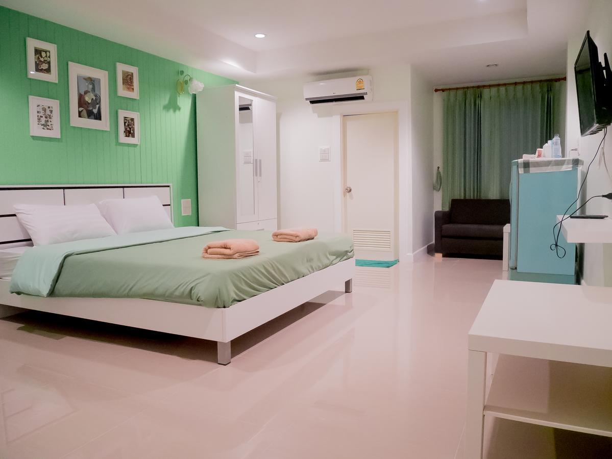 Uj Apartment Bangsaen Buitenkant foto