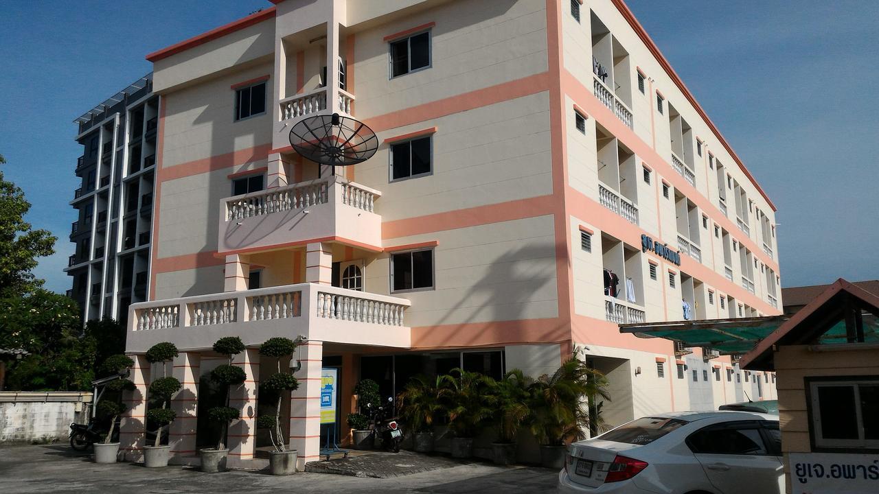 Uj Apartment Bangsaen Buitenkant foto