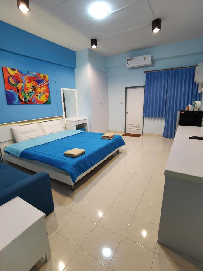 Uj Apartment Bangsaen Buitenkant foto