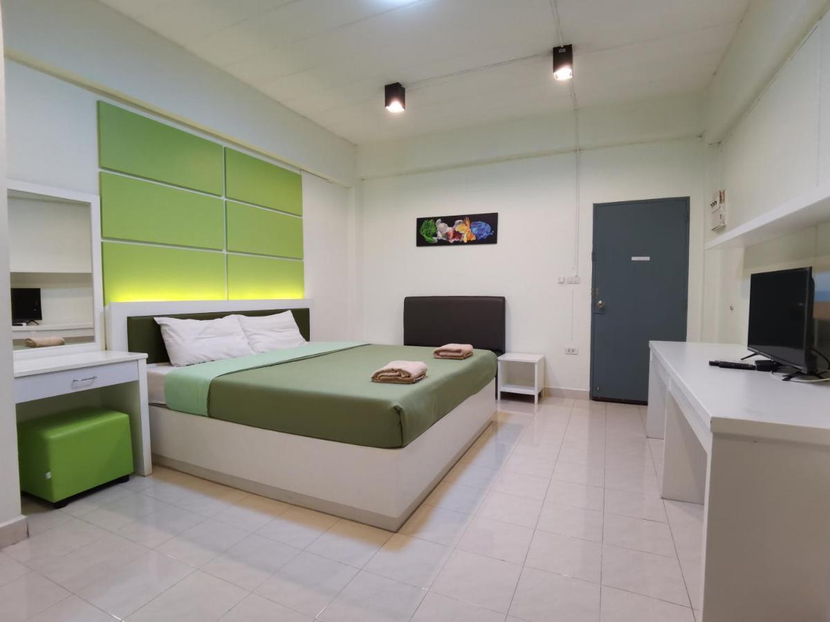 Uj Apartment Bangsaen Buitenkant foto